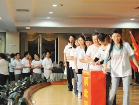 青海玉树发生7.1级地震,全体橙树人再次第一时间行动起来为灾区人民进行募捐活动。